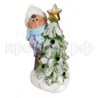 мальчик наряжает мальчик наряжает